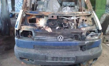 В Ужгороде подожгли автомобиль Volkswagen Transporter