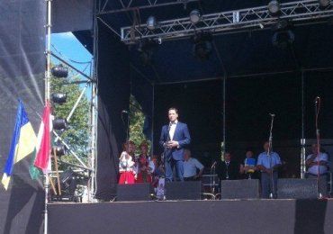 Степан Деркач приветствовал жителей Вышкова с праздником