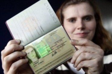 Среди закарпатцев желающих иметь паспорт Венгрии становится все больше