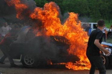 В Закарпатье автомобили горят как спички: пожар в Ауди А-6