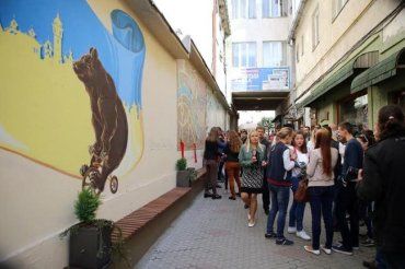 Стена ужгородского пассажа Бати получила совершенно новое изображение