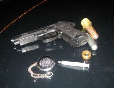 У закарпатца милиционеры изъяли два пистолета и наркотики