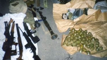 На Закарпатье в пункте пропуска обнаружили оружие и боеприпасы