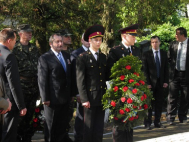 В Ужгороде почтили память погибших возложением цветов
