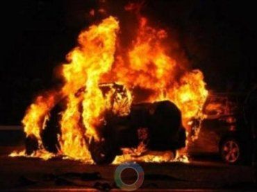 Водитель не успел выйти из горящего авто: «БМВ» сгорело вместе с владельцем