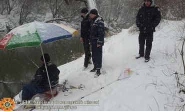 Спасатели Закарпатья предупредили об опасности тонкого льда