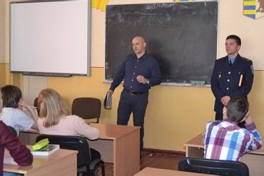 Ужгородским школьникам милиционеры рассказали о вреде наркотиков