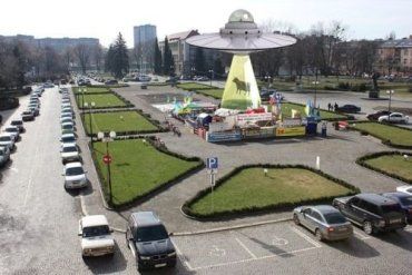 В Ужгороде на площади Народной происходит что-то неладное