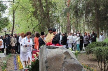 В Ужгороде был освящен памятный знак Небесной сотне