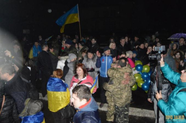 В Ужгороде на территории военной части на улице Другетов встречали военных