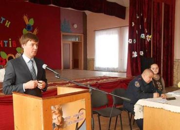 Мукачевские милиционеры рассказали родителям школьников о наркотиках