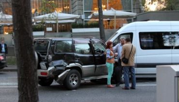 В Ужгороде на проспекте Свободы столкнулись маршрутный автобус и внедорожник