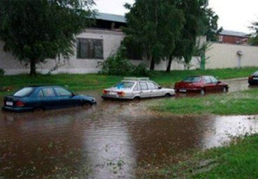 Во Львовской области начало топить дороги и дома