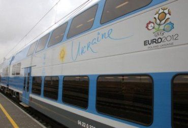 Специально для Украины на вагонах нарисовали эмблему Евро