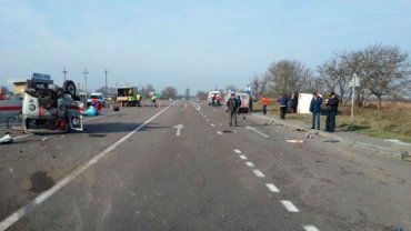 Во Львовской области столкнулись "скорая" и грузовик, погиб водитель