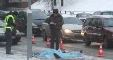 В Закарпатье пьяный мужчина упал на мостовую и погиб