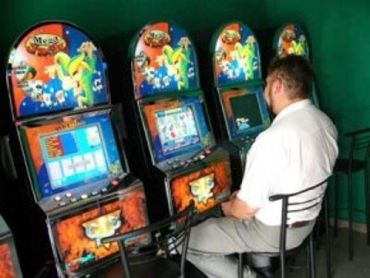 Ужгородка на кухне организовала казино: 3 игровых автомата
