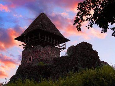 В Невицком замке продолжается археологическая экспедиция
