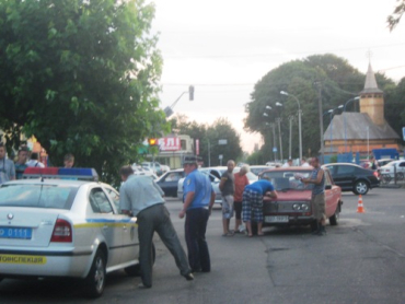 В Ужгороде столкнулись два авто "Жигули" и "Шкода Октавия"