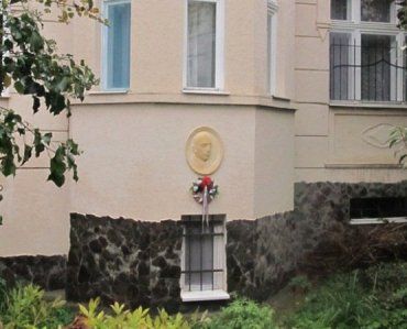 В Ужгороде был торжественно открыт барельеф Александра Грабаря