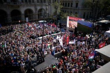 Оппозиционеры обвинили власть в попытке создать в Венгрии однопартийную систему
