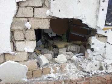 В Ясиня водитель автомобиля УАЗ-3160 не заметил стену дома