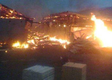 В Ясиня крупный пожар - загорелись цеха лесоперерабатывающего комбината