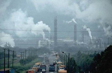 Заводы выбросили в атмосферу 7658 тонн загрязняющих веществ