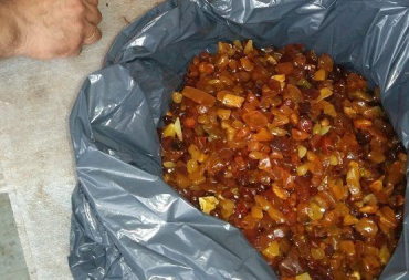 На ПП Дяково у украинца таможенники нашли скрытые 5 кг янтаря