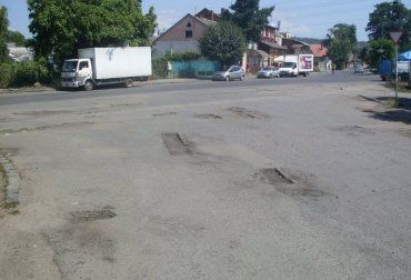Эксклюзив от дорожников: вот так в Ужгороде годами ремонтируют все дороги