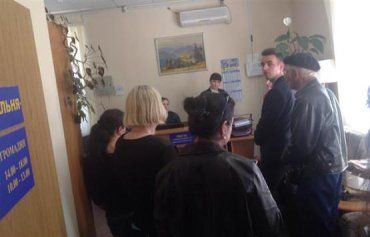 В паспортном столе Ужгорода очереди, достигающие 300 человек
