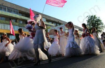 В Ужгороде состоялся юбилейный Закарпатский Парад невест