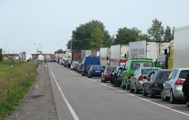 В чергах на кордоні з Польщею стоять понад тисячу автомобілів.