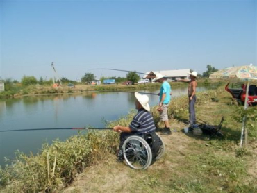 На фестивале по рыбной ловле среди инвалидов в Виноградове