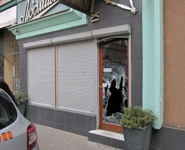 На ужгородской улице Корзо пытались ограбить магазин элитных часов