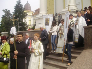 В Ужгороде состоялся Пасхальный Крестный обход собора