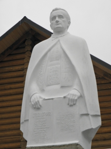Степану Клочураку встановили пам’ятник у Ясіня