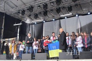 В Ужгороде стартовал фестиваль колядницких групп и вертепов
