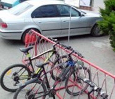 Около ужгородского супермаркета "Дастор" соорудили велопарковку