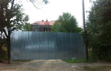 Эдуард Матвийчук строит в Ужгороде дворец, напоминающий «Межигорье»