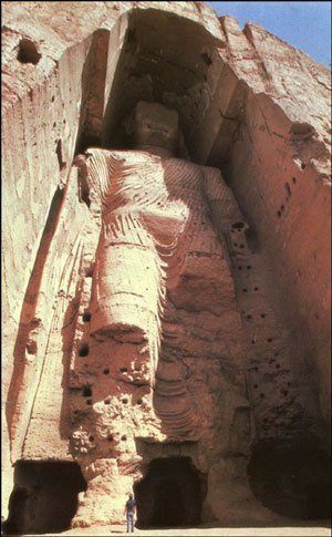 Ранее обнаруженная статуя Будды (также в Бамиане) высотой 53 метра