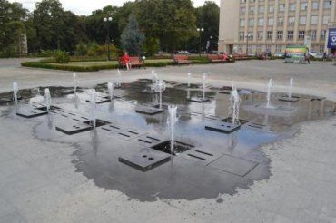 Очевидно, в ближайшее время фонтан в Ужгороде заработает на регулярной основе