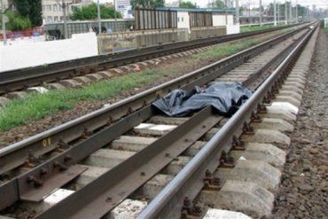 На перегоне Кольчино-Чинадиево поезд смертельно травмировал мужчину
