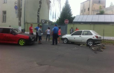 Тройное ДТП в Мукачево: велосипедист оказался под машиной