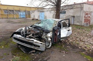 В Закарпатье водитель "БМВ" допустил столкновение с рекламным щитом