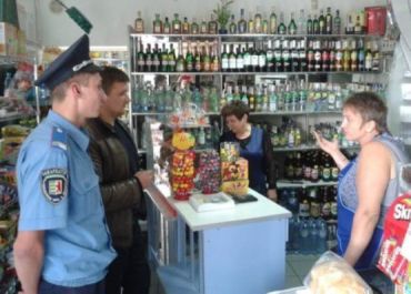 В Хусте искали магазины, продающие детям алкоголь и сигареты