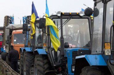 Аграрии в знак протеста перекрывают дороги по всей Украине