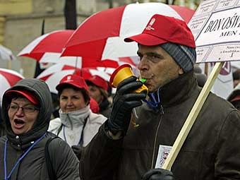 В Варшаве начались массовые акции протеста рабочих, требующих повышения жалования