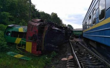 Український потяг злетів з рейок: пасажирам доведеться зачекати