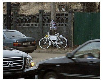 В Киеве появился велосипед-призрак.